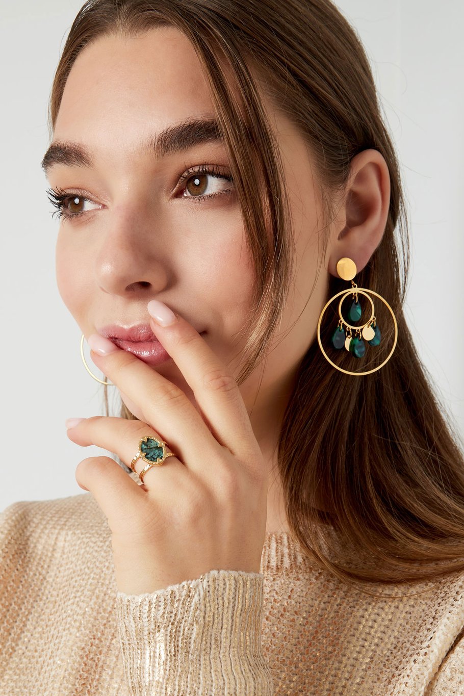 Anillo con piedra - Color dorado/verde