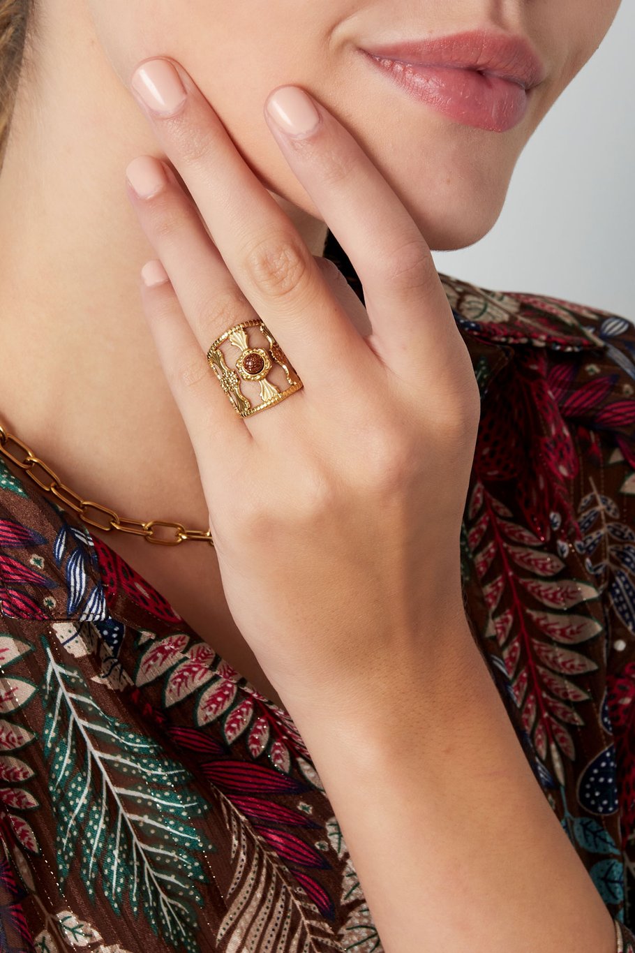 Anillo elegante con piedra - Color dorado verde