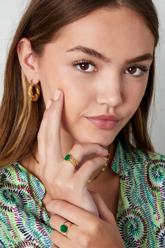 Elegante anillo con piedra - Color dorado/rojo